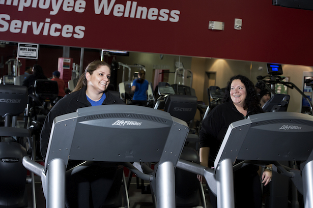 (L to R) Kristen Hudak and Katina Arnold on a treadmill.  (Joe Faraoni / ESPN Images)